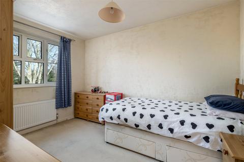 15 Baden Drive, Horley, RH6 8SD