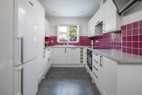 15 Baden Drive, Horley, RH6 8SD