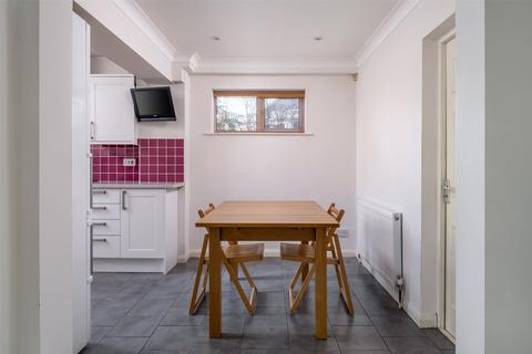 15 Baden Drive, Horley, RH6 8SD