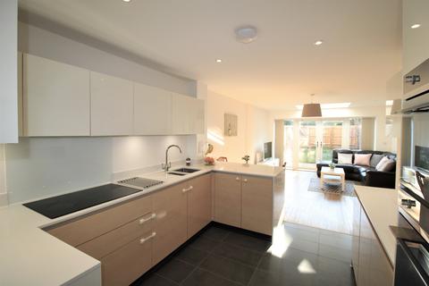 19 Charlock Close, Romford, RM3 0LE