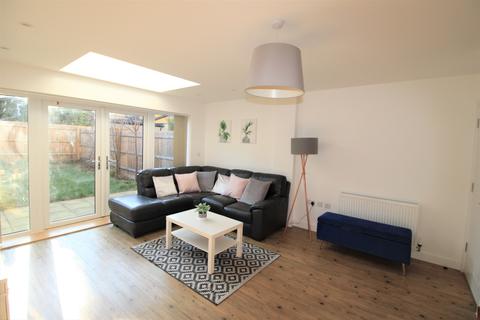 19 Charlock Close, Romford, RM3 0LE