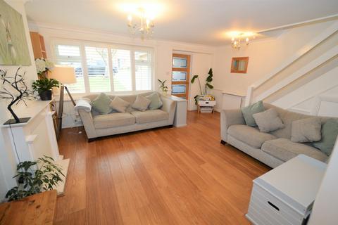 38 Gloucester Road, Bagshot, GU19 5LR