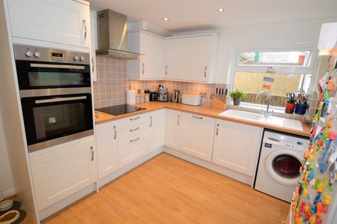 38 Gloucester Road, Bagshot, GU19 5LR