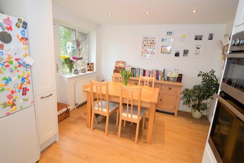 38 Gloucester Road, Bagshot, GU19 5LR