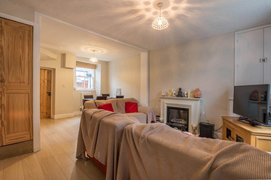 Sitting/dining room