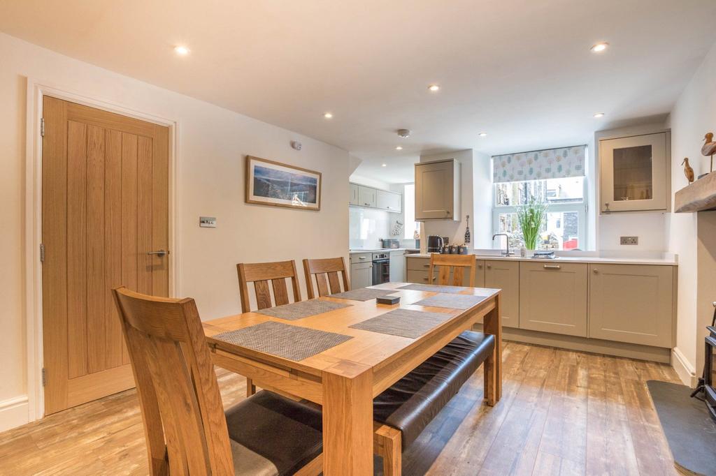 Kitchen, dining and living space