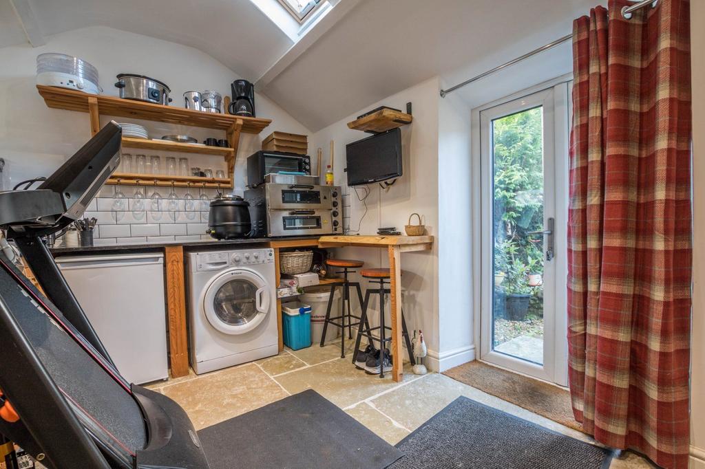 Garden room with kitchenette