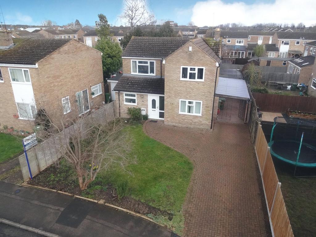 Trent Drive, Newport Pagnell, MK16 4 bed detached house for sale £465,000
