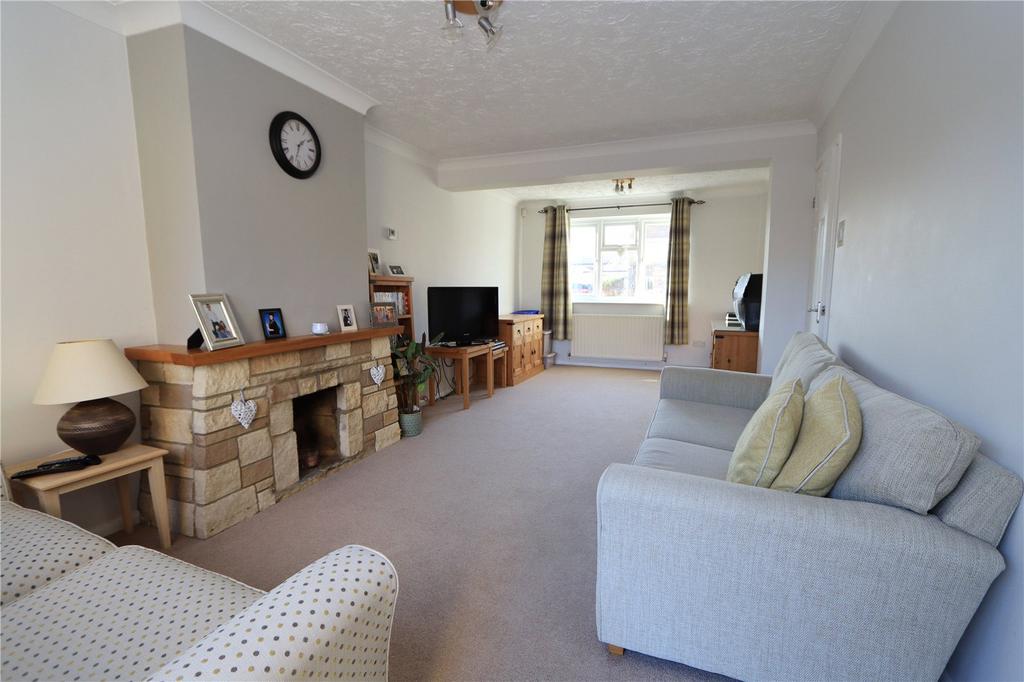 Trent Drive, Newport Pagnell, MK16 4 bed detached house for sale £465,000
