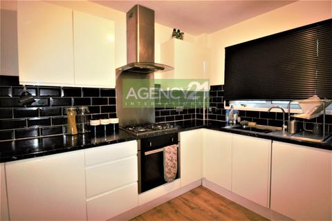 2 bedroom maisonette to rent, Eastern Avenue, Romford, RM1