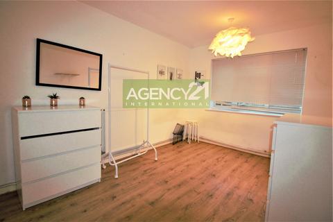 2 bedroom maisonette to rent, Eastern Avenue, Romford, RM1