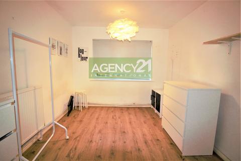2 bedroom maisonette to rent, Eastern Avenue, Romford, RM1
