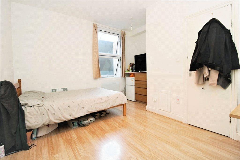 House in London, Collier's Wood - View 2