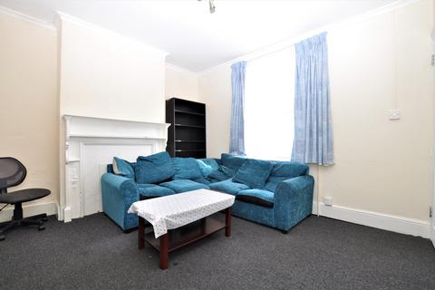 3 bedroom end of terrace house to rent, Guildford Park Road, Guildford, Surrey, GU2