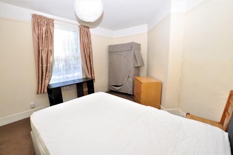 3 bedroom end of terrace house to rent, Guildford Park Road, Guildford, Surrey, GU2