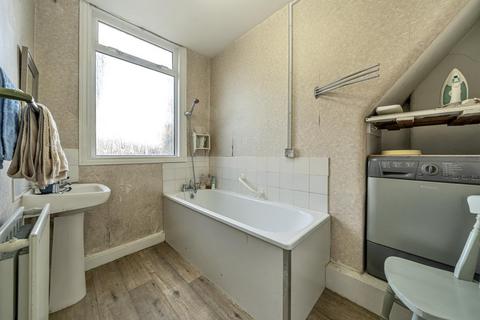 52 Avarn Road, London, SW17 9HA