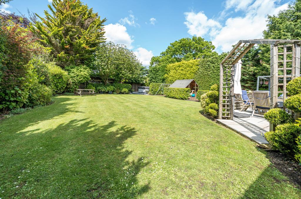 Watchetts Drive, Camberley, Surrey, GU15 5 bed detached house for sale