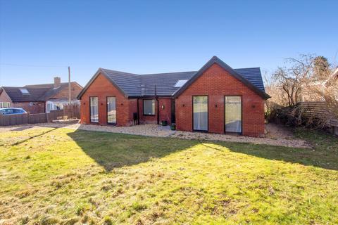 3 bedroom bungalow for sale - North Road, Kings Worthy, Winchester, Hampshire, SO23