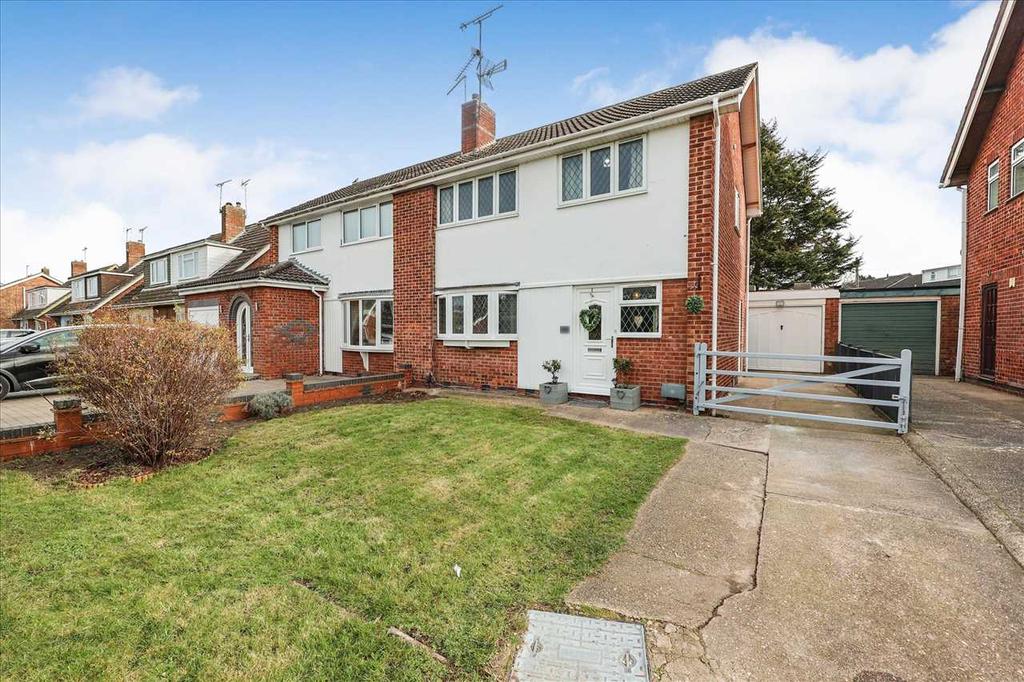 Chiltern Road, Lincoln 3 bed semidetached house £225,000