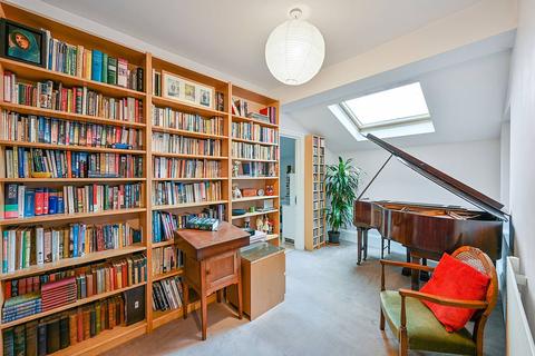 113 Coldershaw Road, London, W13 9DU