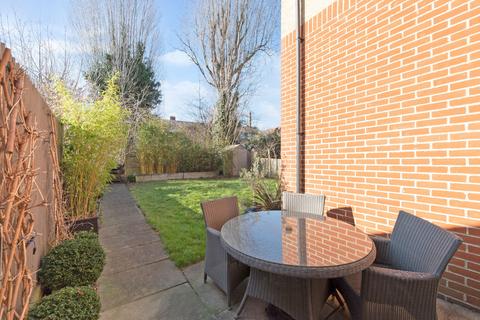 84 Hurstbourne Road, London, SE23 2AQ