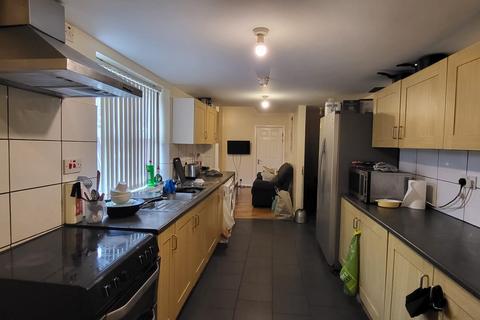 7 bedroom terraced house to rent, RUSKIN AVENUE, MANCHESTER M14 5DQ