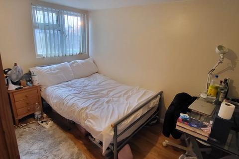 7 bedroom terraced house to rent, RUSKIN AVENUE, MANCHESTER M14 5DQ