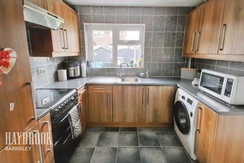 6 Edenfield Close, Barnsley, S71 2SG