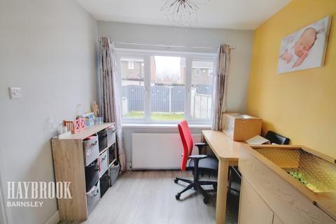 6 Edenfield Close, Barnsley, S71 2SG
