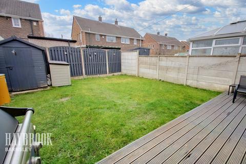 6 Edenfield Close, Barnsley, S71 2SG