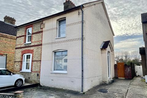 3 bedroom semi-detached house for sale - Wendover Road, Staines-upon-Thames, Middlesex, TW18