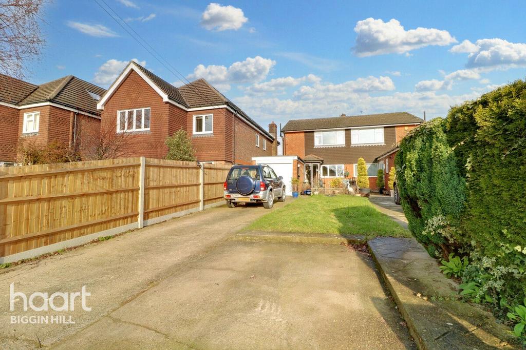 Sutherland Avenue, Biggin Hill 3 bed semidetached house £500,000
