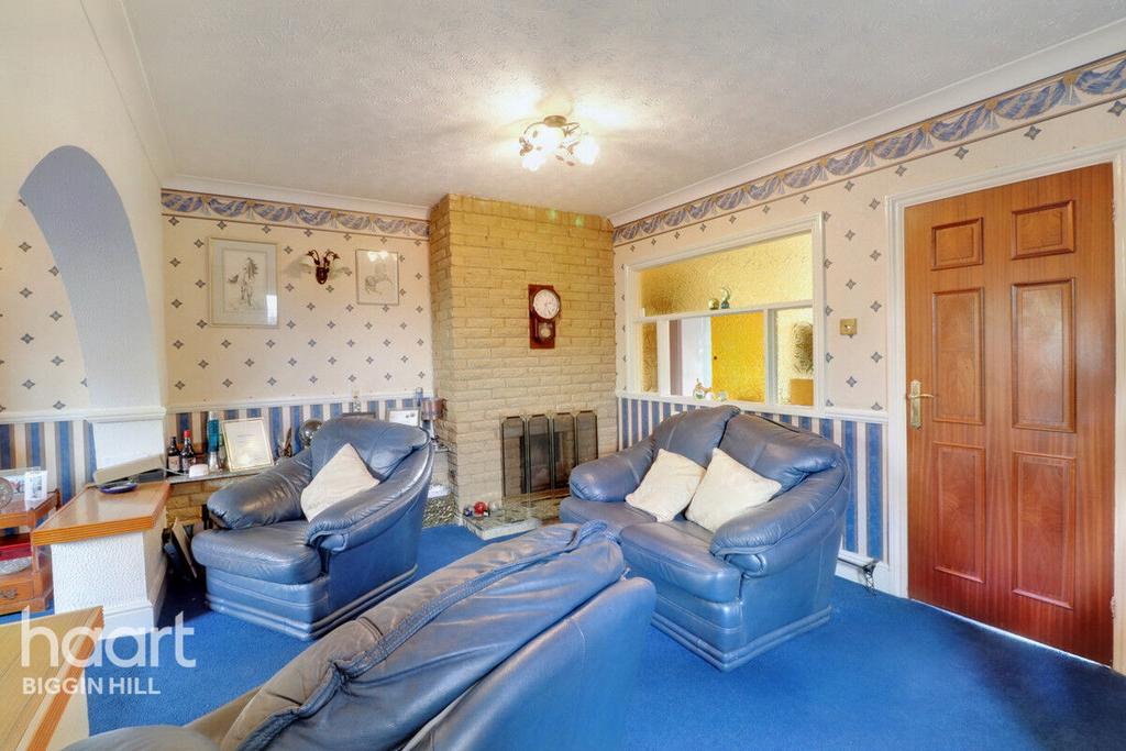 Sutherland Avenue, Biggin Hill 3 bed semidetached house £500,000
