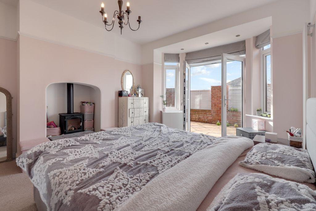 Bedroom 1 (Double)