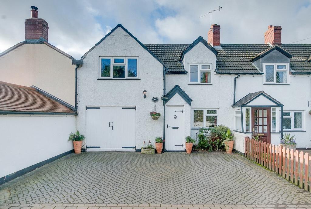 Hinton Fields, Bournheath, Bromsgrove, B61 9HT 3 bed semidetached