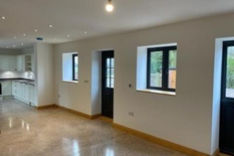 3 bedroom barn conversion to rent, 8 The Stables Cherrington Manor Newport TF10 8PA