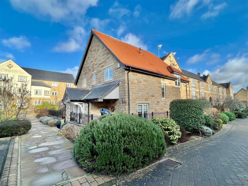 Wetherby, Micklethwaite Grove, LS22 4 bed detached house for sale £
