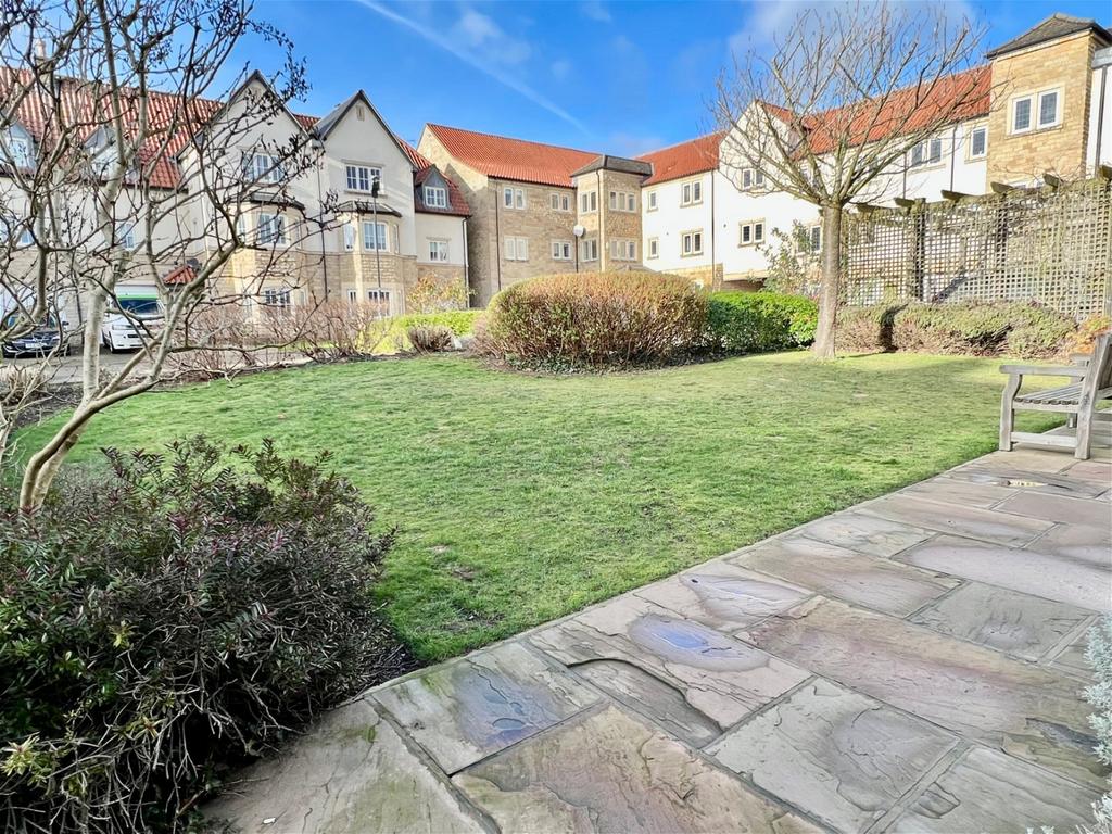 Wetherby, Micklethwaite Grove, LS22 4 bed detached house for sale £425,000