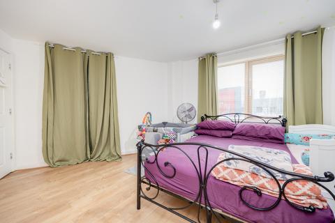 2 bedroom flat for sale, John Bell Tower East, 3 Pancras Way, London, E3