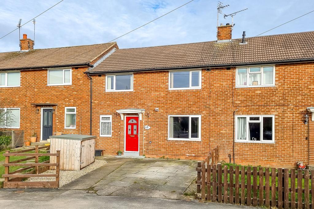 Wentworth Crescent, Harrogate, HG2 3 bed terraced house £260,000