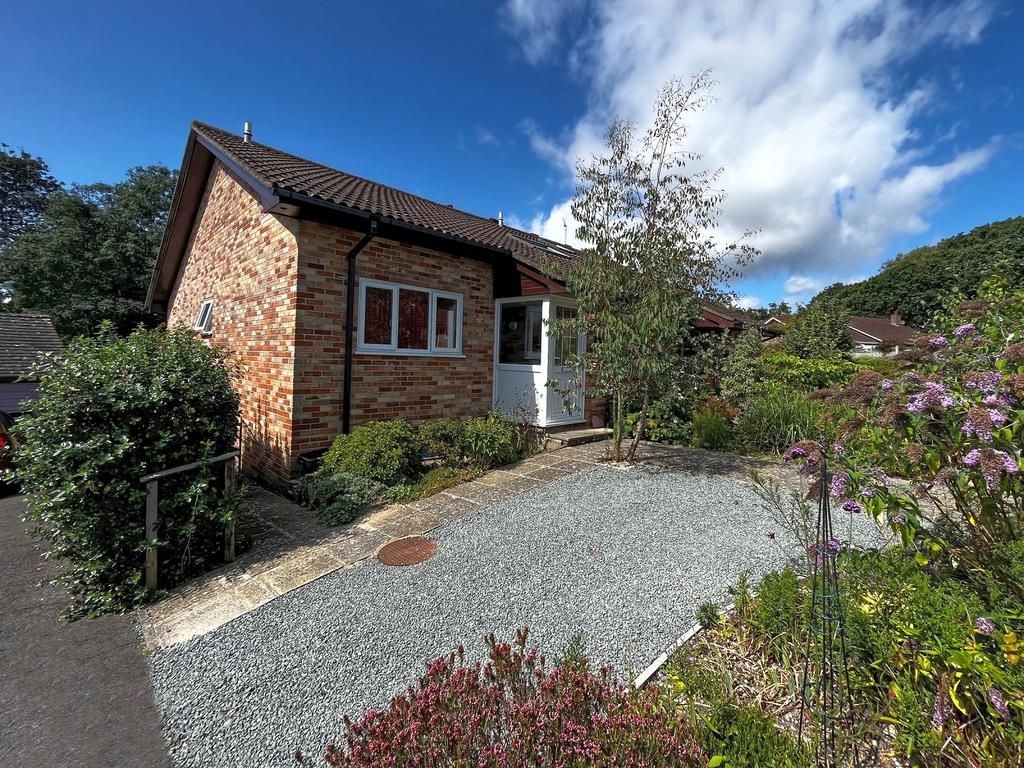 Brecon Close, New Milton, Hampshire.... 2 bed semidetached bungalow