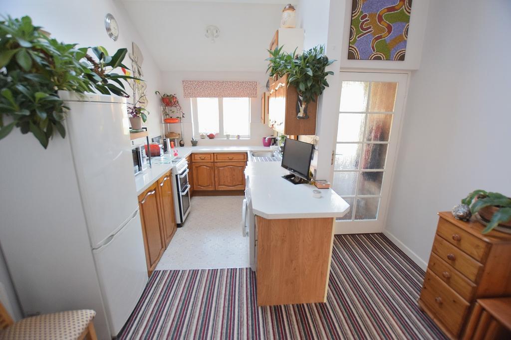 Brecon Close, New Milton, Hampshire.... 2 bed semidetached bungalow