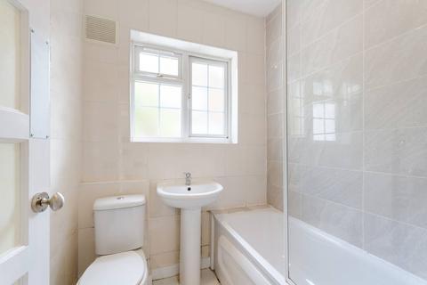 2 Ditton Lawn, Thames Ditton, KT7 0EN