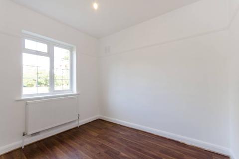 2 Ditton Lawn, Thames Ditton, KT7 0EN