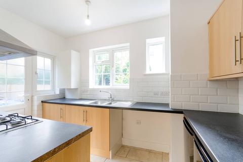 2 Ditton Lawn, Thames Ditton, KT7 0EN