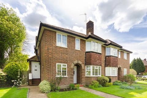 2 Ditton Lawn, Thames Ditton, KT7 0EN