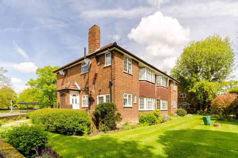2 Ditton Lawn, Thames Ditton, KT7 0EN
