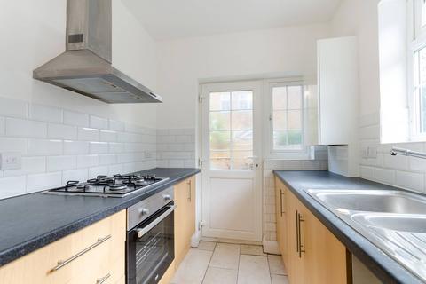 2 Ditton Lawn, Thames Ditton, KT7 0EN