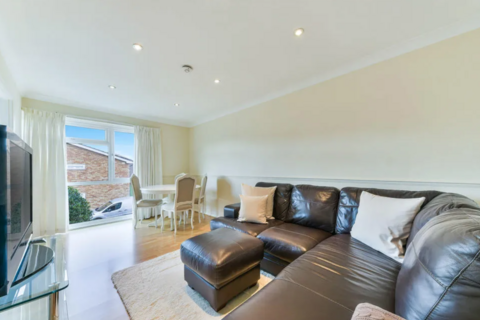 1 bedroom maisonette to rent, St. Peters Close, Ilford IG2