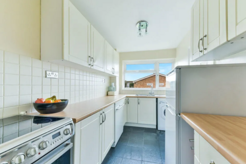 1 bedroom maisonette to rent, St. Peters Close, Ilford IG2